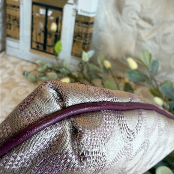 Coach beige w/ rasberty trim 9 1/2by 5 1/2, 8 card slots, side pocket handbag! - Picture 6 of 12